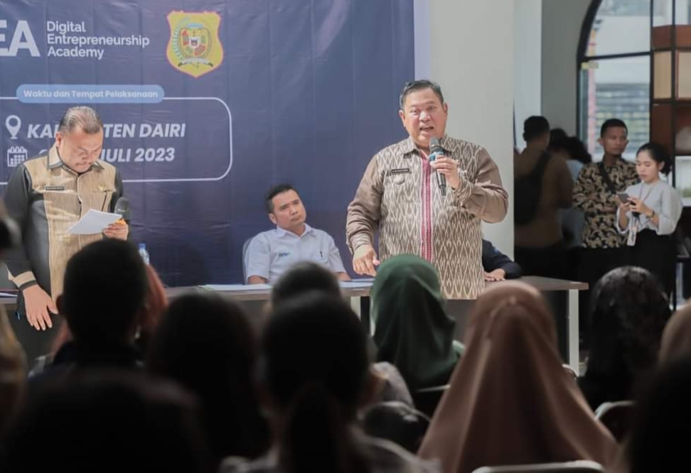 Bupati Dairi, Eddy Berutu dalam acara Pelatihan pemasaran Digital bagi pelaku UMKM.(foto/istimewa)