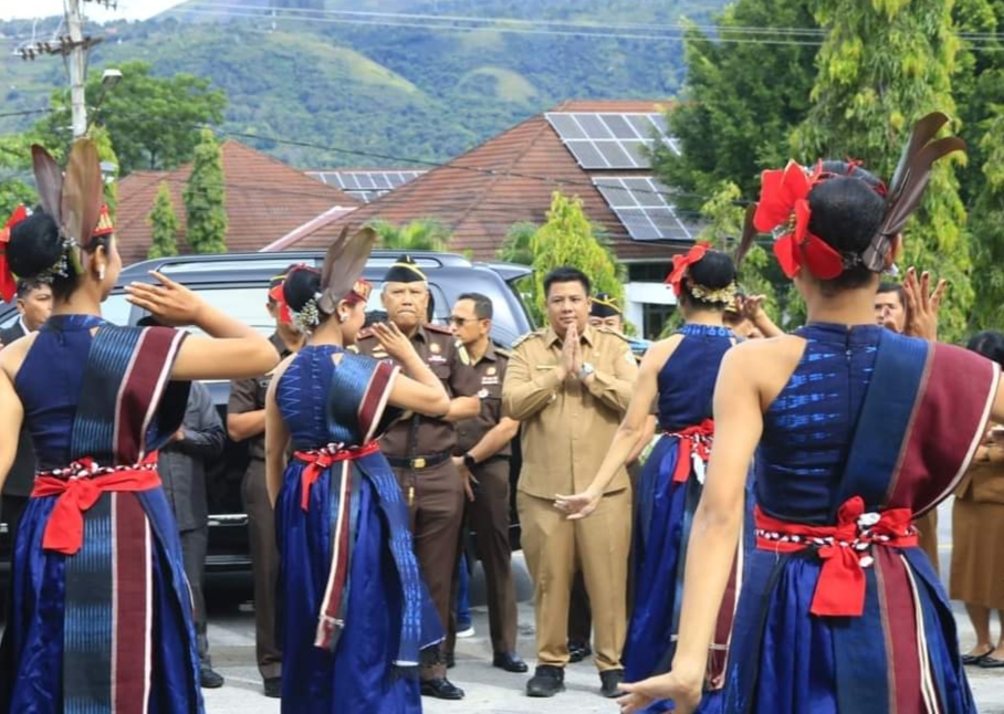 Kunjungan Kajatisu Idianto, SH, MH di Samosir.(foto/istimewa)