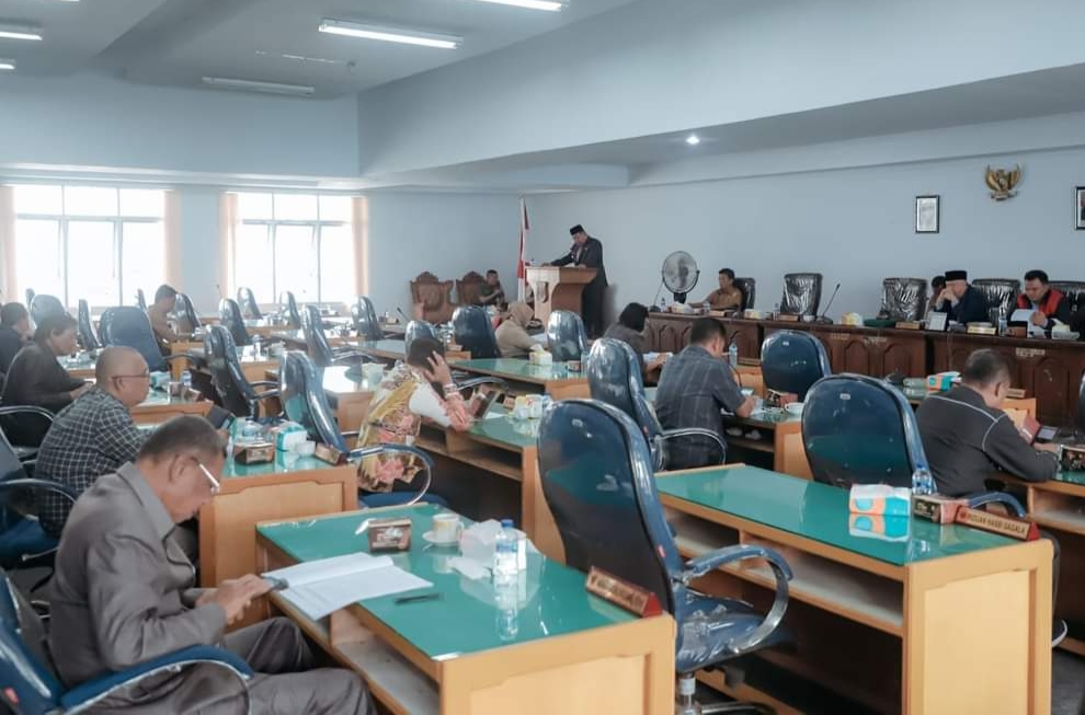 Sidang Paripurna DPRD Kabupaten Dairi, laporan Pertanggungjawaban Pelaksanaan Anggaran Pendapatan dan Belanja Daerah (APBD) Tahun Anggaran 2022.(foto/istimewa)