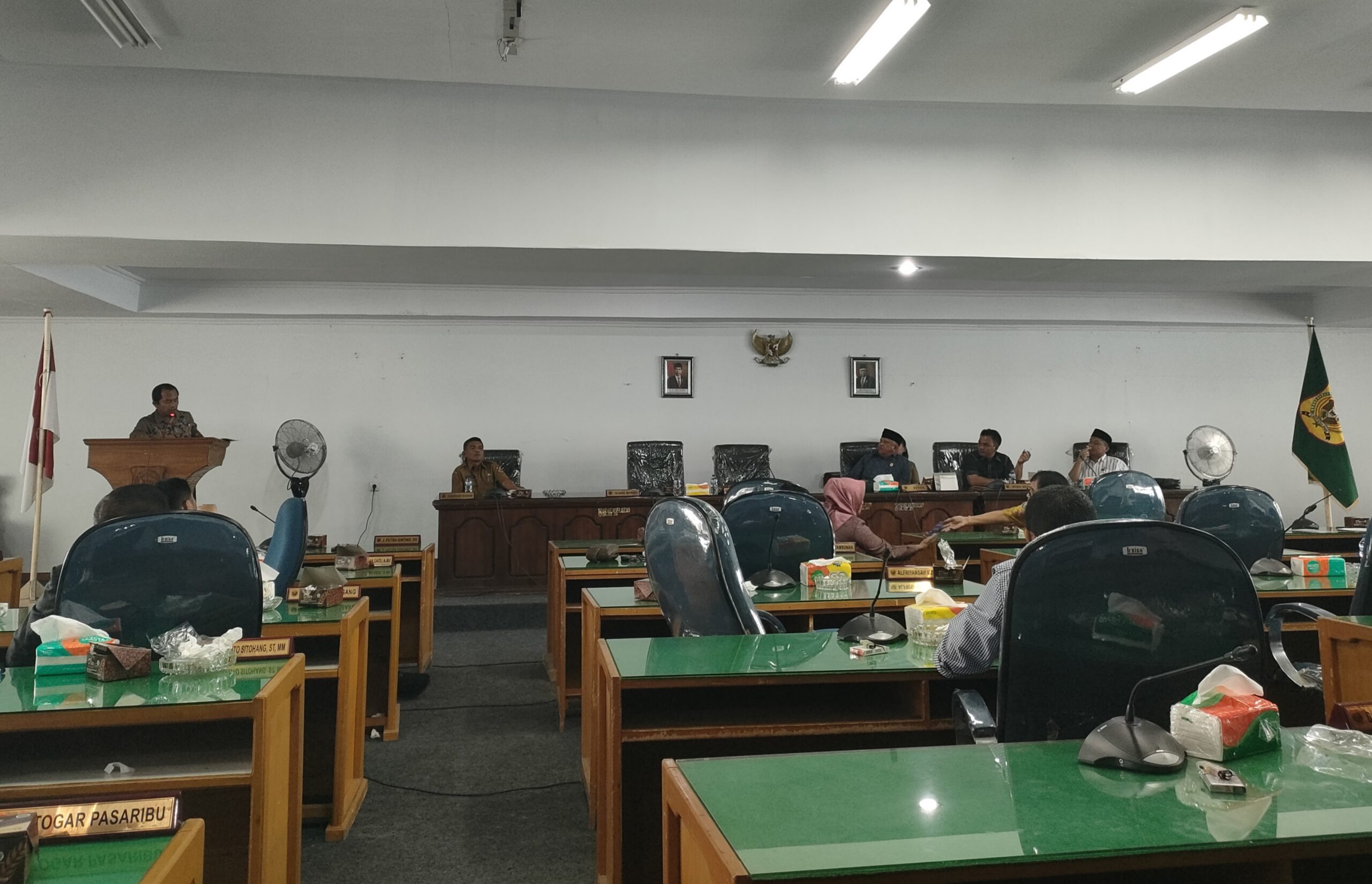 Sidang Paripurna pandangan umum terhadap nota pengantar Bupati Dairi atas rancangan peraturan daerah tentang pertanggung jawaban pelaksanaan anggaran pendapatan dan belanja daerah tahun anggaran tahun 2022.(foto/Iwan)