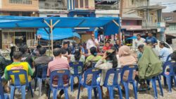 Pertemuan Organisasi Pedagang Pasar Sidikalang dengan korban kebakaran kios.(foto/istimewa)