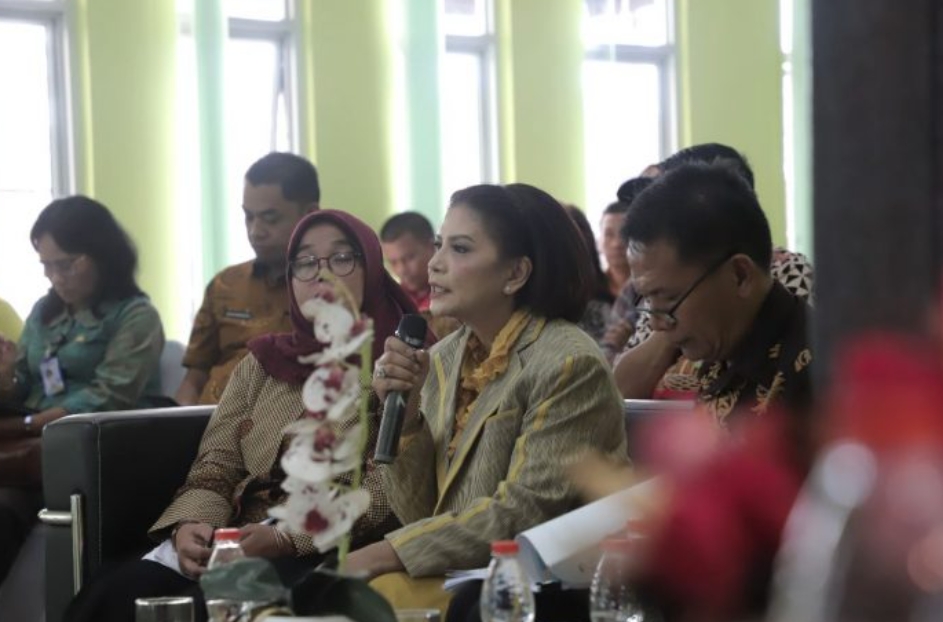 Verifikasi Lapangan Hybrid (VLH) Evaluasi Kabupaten Layak Anak (KLA) Kabupaten Dairi.(foto/istimewa)
