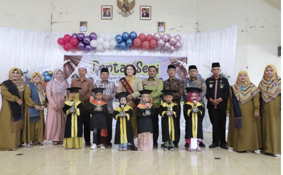 Acara Pelepasan Siswa Raudhatul Athfal se-Kabupaten Dairi.(foto/istimewa)