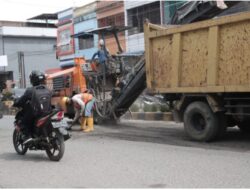 Ada Perbaikan Jalan, Warga Sidikalang Dihimbau Hati – Hati Melintas