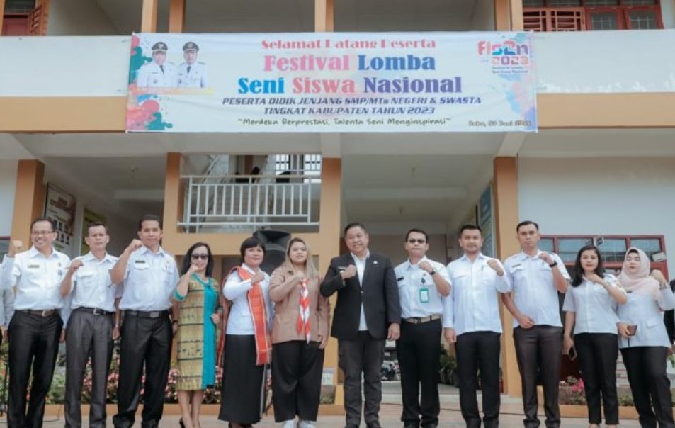 Pembukaan Festival dan Lomba Seni Siswa Nasional SMP dan MTs Se-Dairi.(foto/istimewa)