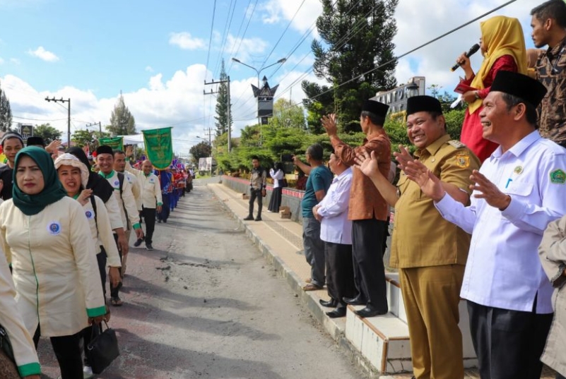 Pawai ta'aruf MTQ Kabupaten Dairi Ke 48.(foto/istimewa)