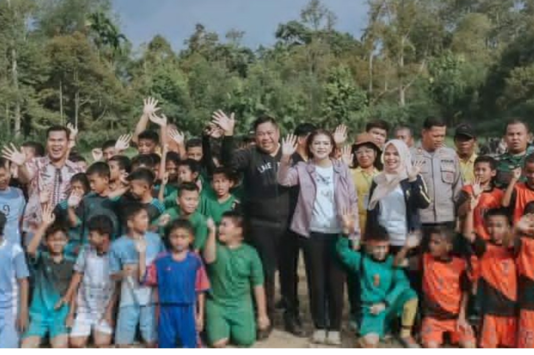 Pembukaan Turnamen mini Soccer di Tigalingga.(foto/istimewa)
