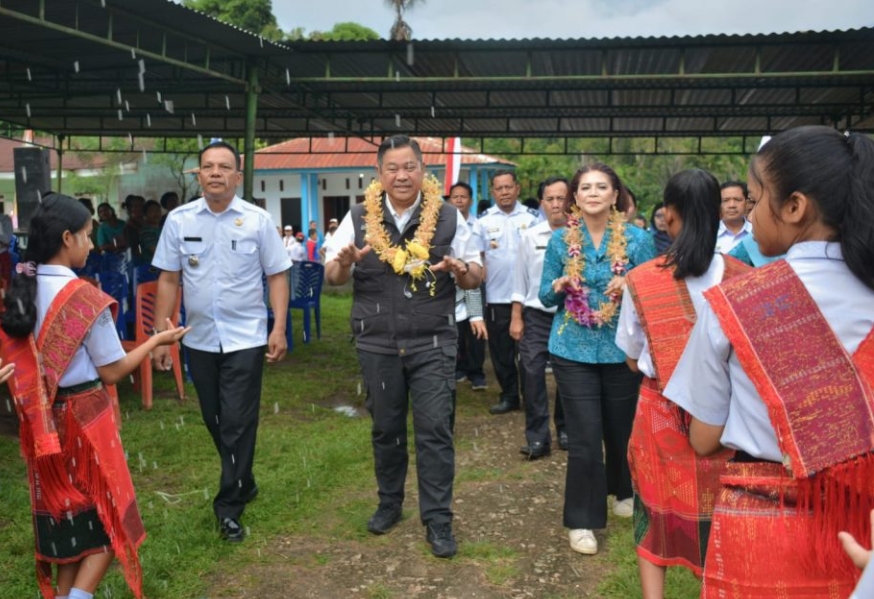Kunker Bupati Dairi, Eddy Berutu di Kecamatan Simpati Nempu Hilir.(foto/istimewa)