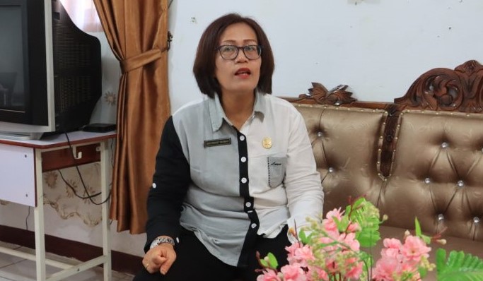 Kepala Sekolah SMP Negeri 3 Sidikalang Asima Ermawaty Simarmata.(foto/istimewa)