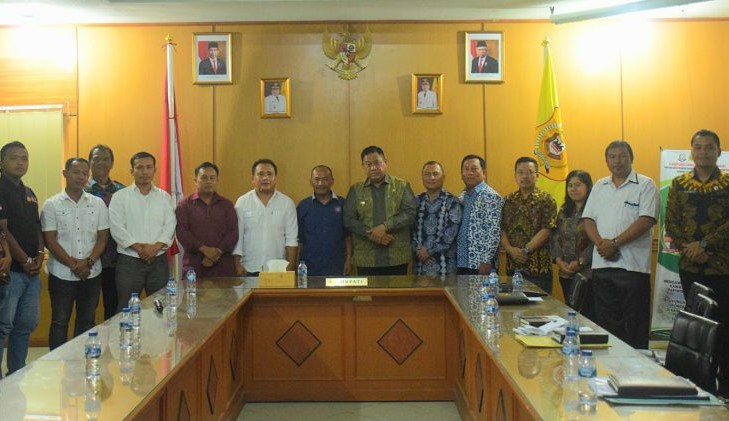 Audensi KSPSI cabang Dairi dengan Bupati Dairi.(foto/istimewa)