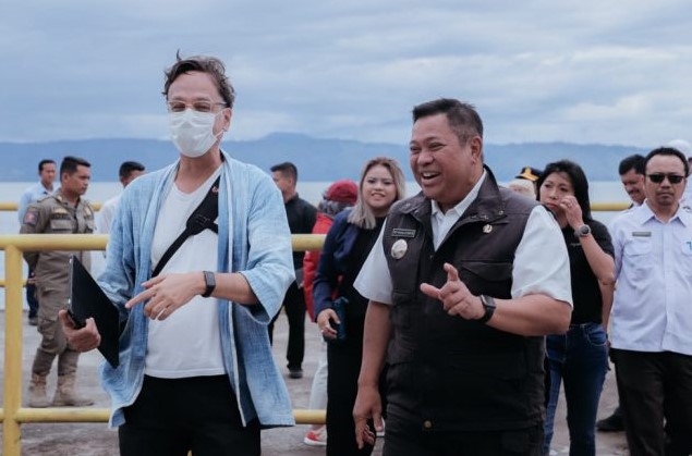 Bupati Dairi, Eddy Berutu bersama Tim mengunjungi Dermaga Tao Silalahi.(foto/istimewa)
