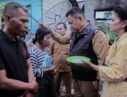 Eddy Berutu Serahkan Bantuan Musibah Kebakaran di Siempat Nempu