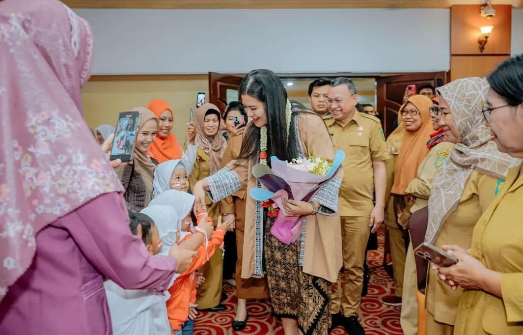 Bunda PAUD Kota Medan, Medan Ny Kahiyang Ayu M Bobby Afif Nasution sapa siswa.(foto/istimewa)