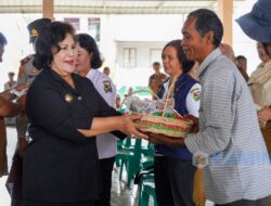 Bupati Karo Salurkan Bantuan Benih Jagung Hibrida Di Desa Perbesi