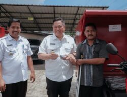Eddy Berutu Serahkan Bantuan Kendaraan Roda 3 untuk Penyandang Disabilitas