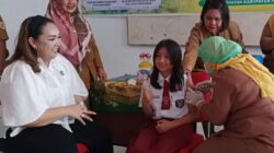Pelaksanaan Bulan Imunisasi Anak Sekolah (BIAS) di SD N 030412 Salak.(foto/istimewa)