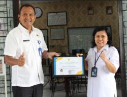 Listra Pasaribu Pegawai Terbaik Dinas Dukcapil Dairi Bulan Juli