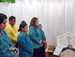 Ketua PKK Pakpak Bharat Melayat ke Kediaman Almarhum Alfred Sihite