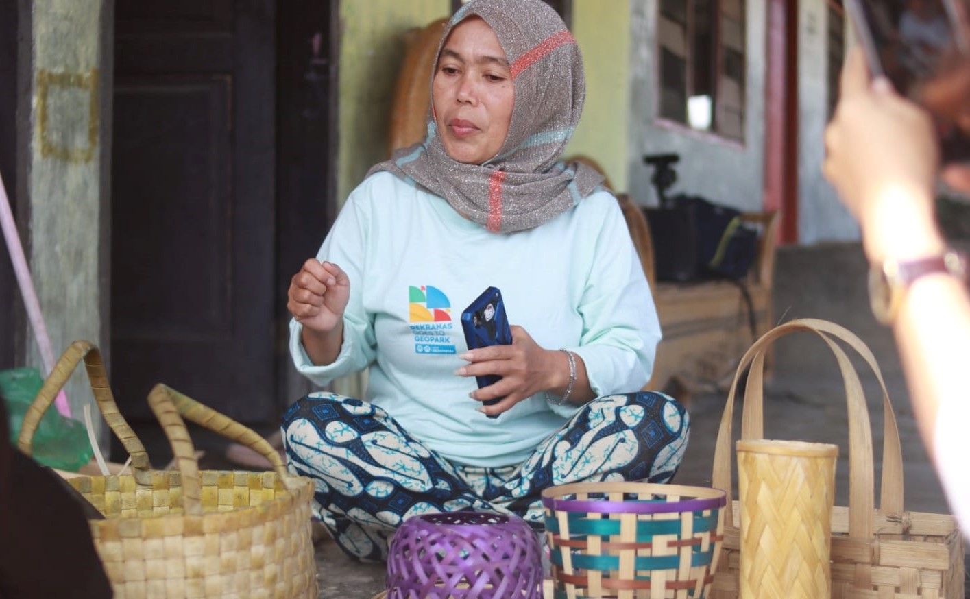 Rahma Yanti Canigao, pegiat kerajinan coliling.(foto/istimewa)