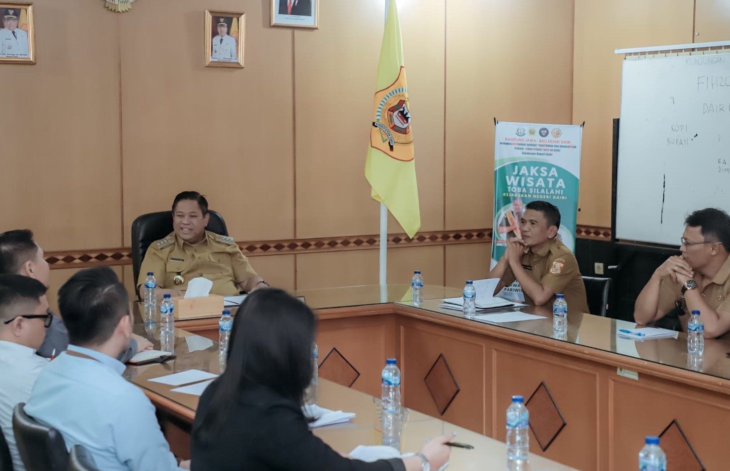 Pemkab Dairi rapat bersama tim Bank Sumut Cabang Sidikalang.(foto/istimewa)