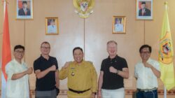 Pertemuan Bupati Dairi Eddy Berutu denganerwakilan HRNS Indonesia.(foto/istimewa)