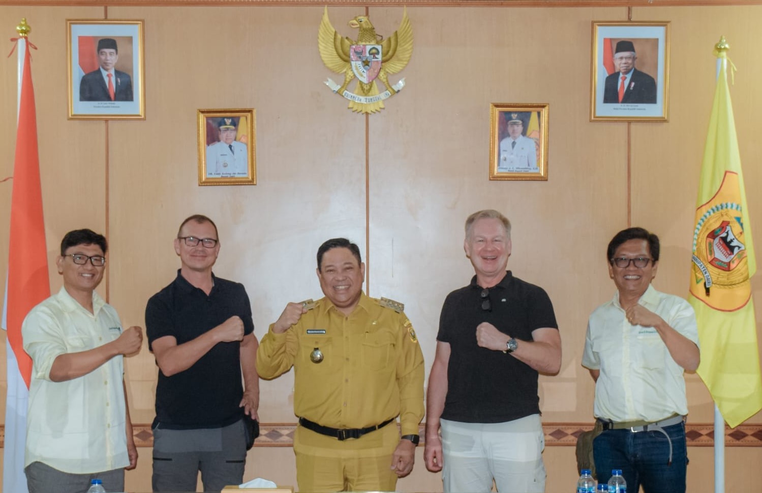 Pertemuan Bupati Dairi Eddy Berutu denganerwakilan HRNS Indonesia.(foto/istimewa)