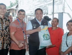 Kantor Pos Sidikalang Salurkan Bantuan Beras Kepada Warga