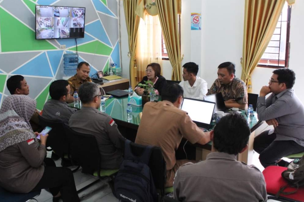 Kunjungan Bawaslu Kabupaten Dairi di Kantor Dukcapil Kabupaten Dairi.(foto/ist)