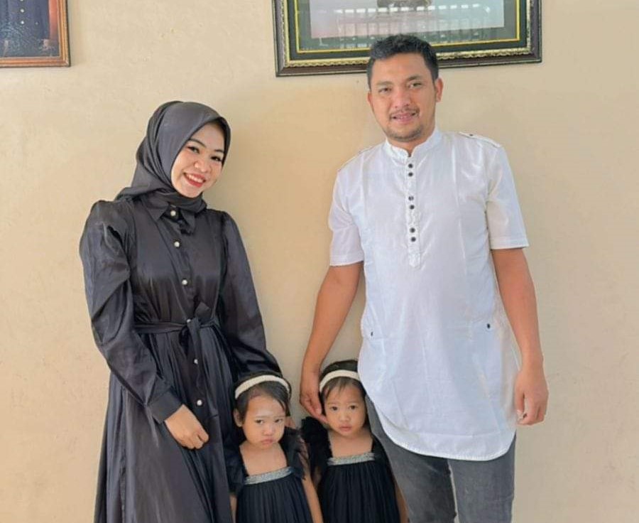 Abdul Rahman Ujung (kanan) bersama anak dan istri.(foto/ist)