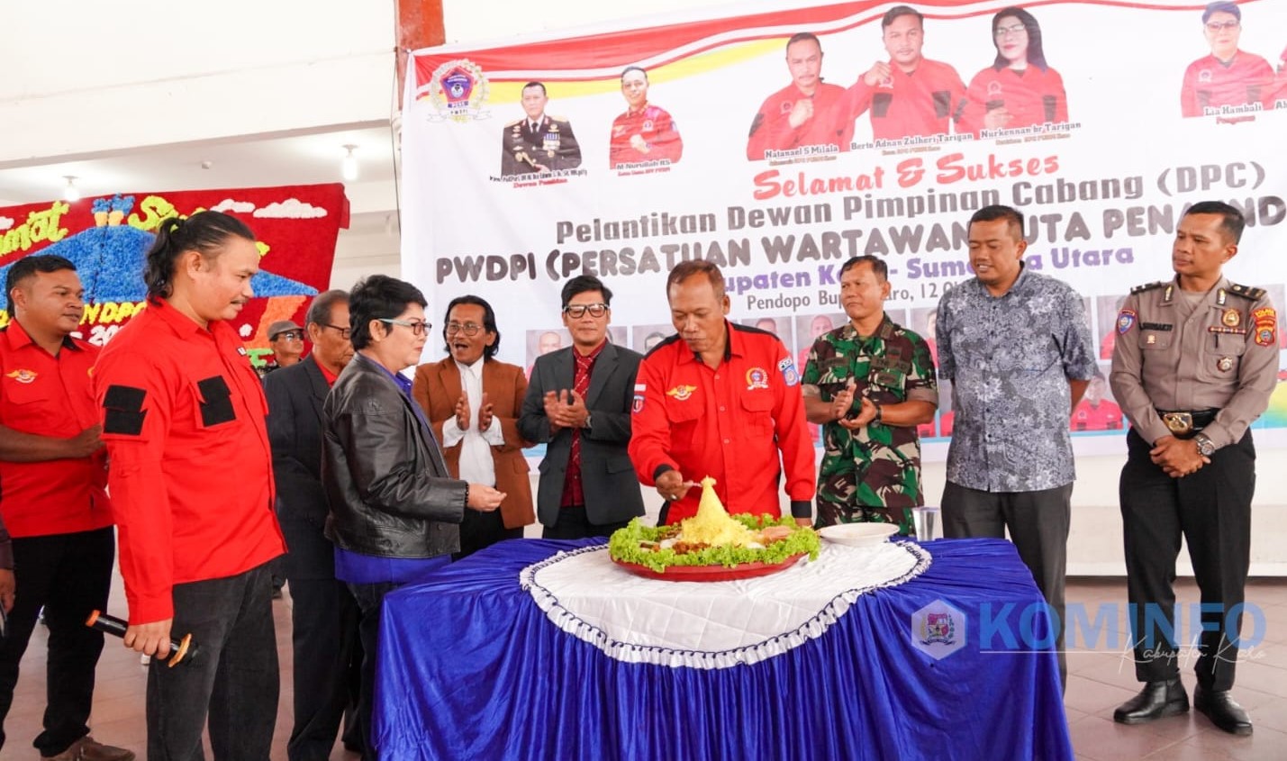 Pelantikan Dewan Pengurus Cabang (DPC) Persatuan Wartawan Duta Pena Indonesia (PWDPI) Kabupaten Karo di Pendopo Rumah Dinas Bupati, Kamis (12/10/2023).(foto/ist)