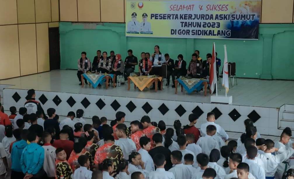 Pembukaan Kejurda Akademi Seni Bela Diri Karate Indonesia (ASKI) se-Sumatera Utara di GOR Sidikalang.(foto/ist)
