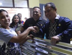 Pemkab Dairi Serahkan Bantuan kepada Korban Angin Puting Beliung