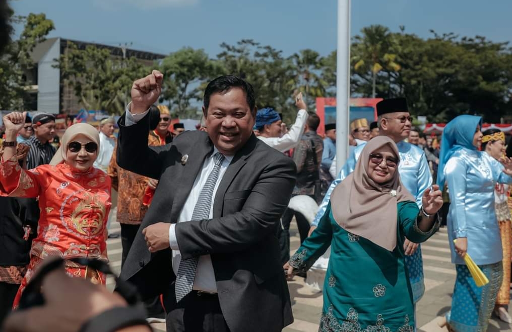 Bupati Dairi Eddy Berutu hadiri acara festival HAM di Singkawang Kalimantan Barat.(foto/ist)