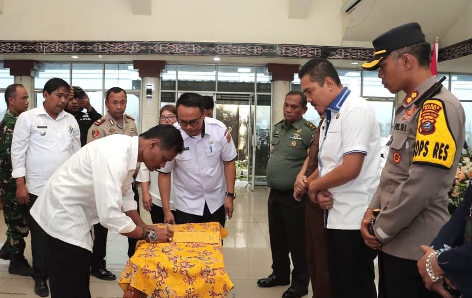Deklarasi damai jelang Pemilihan Kepala Desa (Pilkades) di Balai Budaya Kantor Bupati Dairi.(foto/ist)
