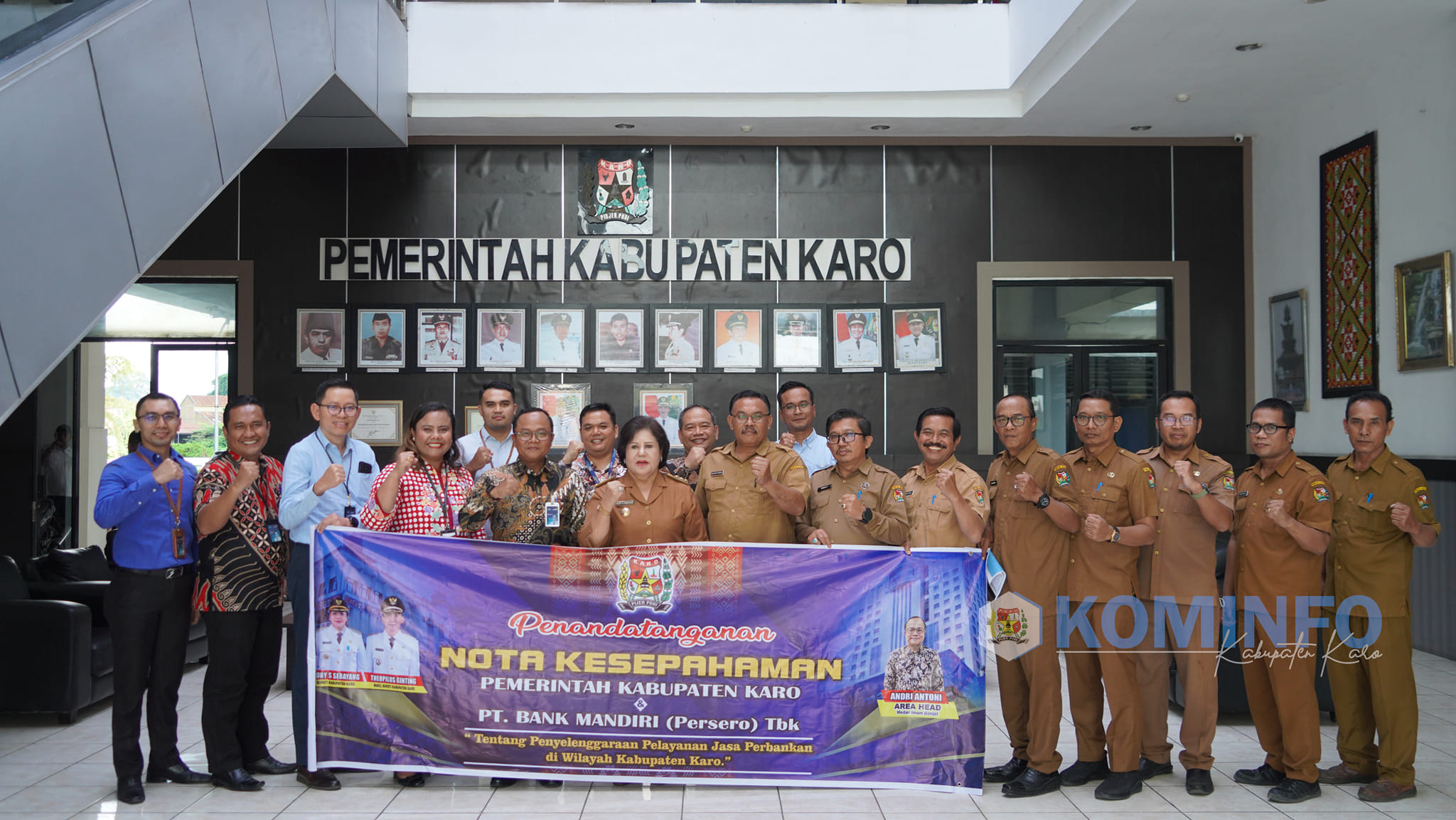 Foto bersama usai penandatanganan naskah kerjasama dan Kesepakatan Bersama antara PT Bank Mandiri dan Pemkab Karo.(foto/ist)