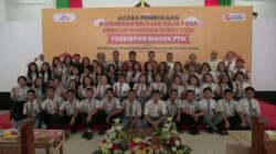 foto bersama pelajar peserta bimbingan belajar. (foto/ist)
