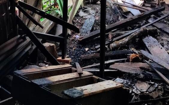 Rumah warga di Kuta Bunga, Desa Lau Bagot, Kecamatan Tigalingga di ludes di lahap api.(foto/ist)