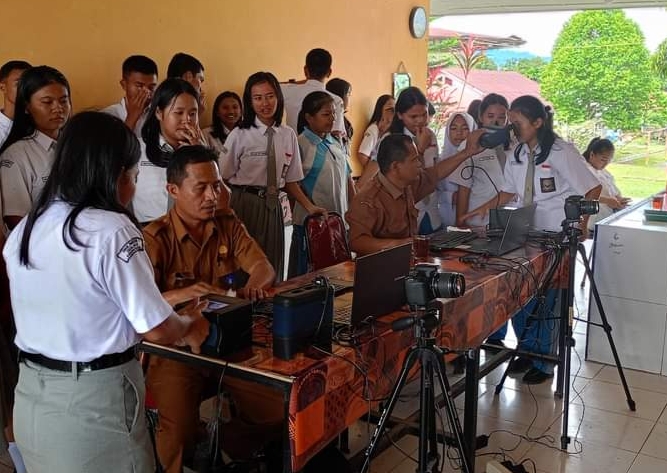 Rekam Adminduk di SMA Negeri 1 Tigalingga.(foto/ist)