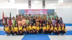 Dharma Wanita Persatuan Pemkab Humbahas gelar pelatihan fashion. (foto/ist)