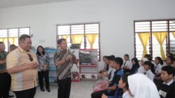 Pj.Gubsu Hasanudin saat kunjungi Panti Asuhan di Dairi.(foto/ist)