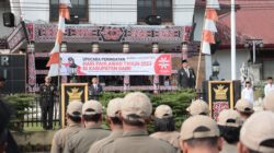 Bupati Dairi Dr. Eddy Keleng Ate Berutu saat menjadi Inspektur upacara (Irup) peringatan Hari Pahlawan Nasional Ke-78, bertempat di Halaman Kantor Bupati Dairi, Jumat (10/11/2023). (foto/ist)