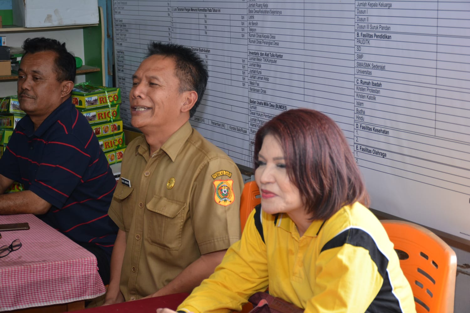 Dinas P3AP2KB Dairi sosialisasikan Pusat Informasi dan Konseling Remaja (PIK-R) kepada remaja Desa Lumban Toruan, Kecamatan Lae Parira, Selasa, (14/11/2023). (foto/ist)