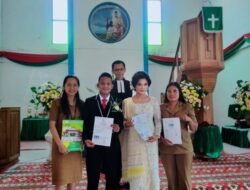 Pengantin Baru Jemaat HKBP Parongil Langsung Terima Akta Perkawinan