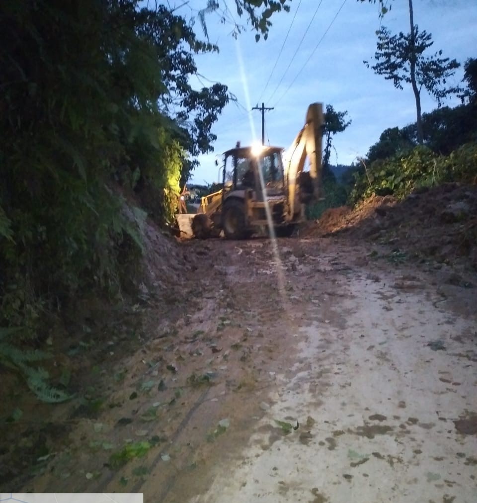 Alat berat diturunkan atasi tanah longsor di Lae Pangaroan, Kecamatan Silima Pungga-pungga, Dairi. (foto/ist)