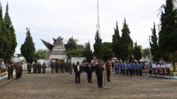 Kapolres Dairi, AKBP Agus Bahari, P.A, S.I.K, SH, M.Si bertindak sebagai inspektur upacara dalam memperingati Hari Pahlawan yang diselenggarakan di Makam Pahlawan, Sidikalang, Kabupaten Dairi, Jumat (10/11/2023). (foto/ist)