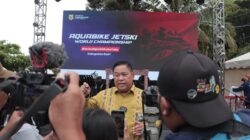 Bupati Dairi, Eddy Berutu saat wawancara dengan media di gelaran Aquabike World Championship 2023. (foto/ist)