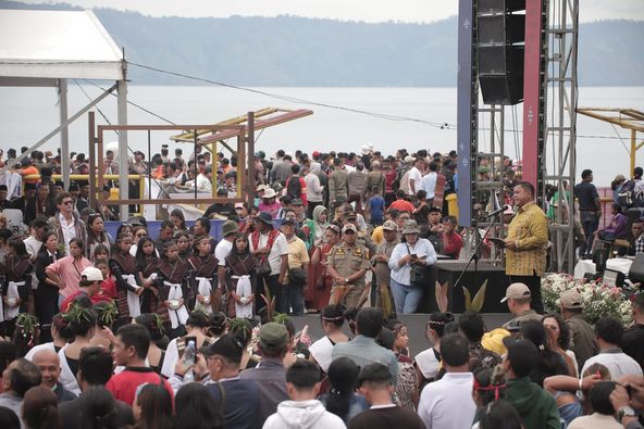 Bupati Dairi Dr. Eddy Keleng Ate Berutu, saat pembukaan Aquabike World Championship. (foto/ist)