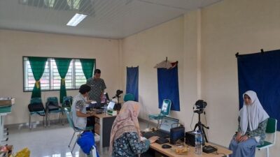 Suasana Perekaman Adminduk di MAN Dairi, Kamis (9/11/2023). (foto/ist)