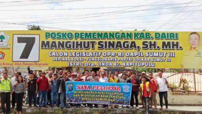 Satlantas Polres Dairi foto bersama tim Pemenangan Mangihut Sinaga.(foto/Iwan)