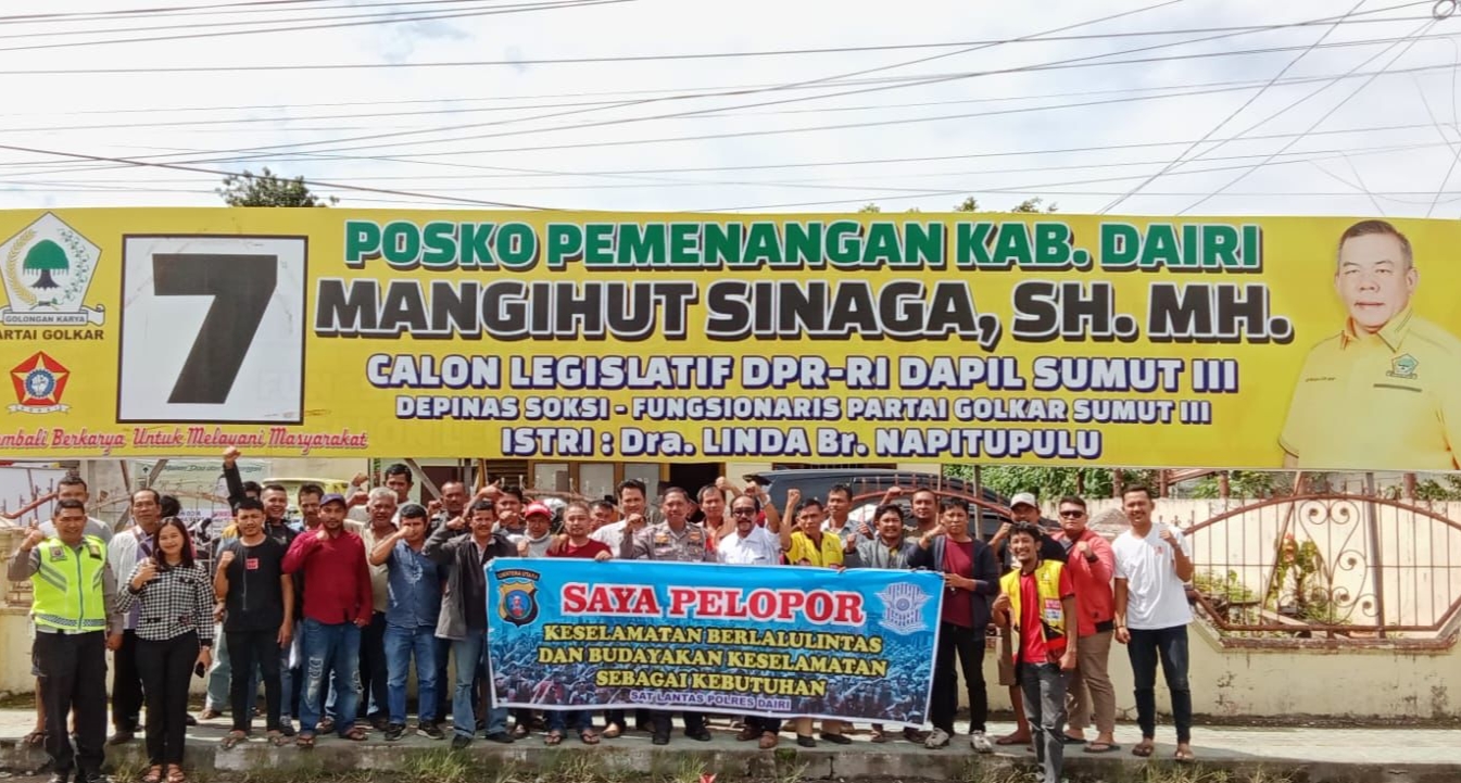 Satlantas Polres Dairi foto bersama tim Pemenangan Mangihut Sinaga.(foto/Iwan)